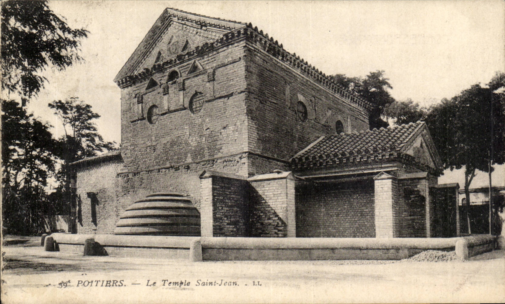 Poitiers CPA the temple Saint Jean