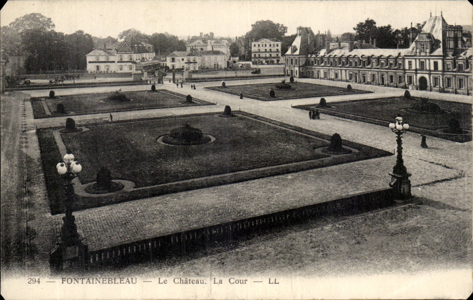 Fontainebleau CPA the castle court