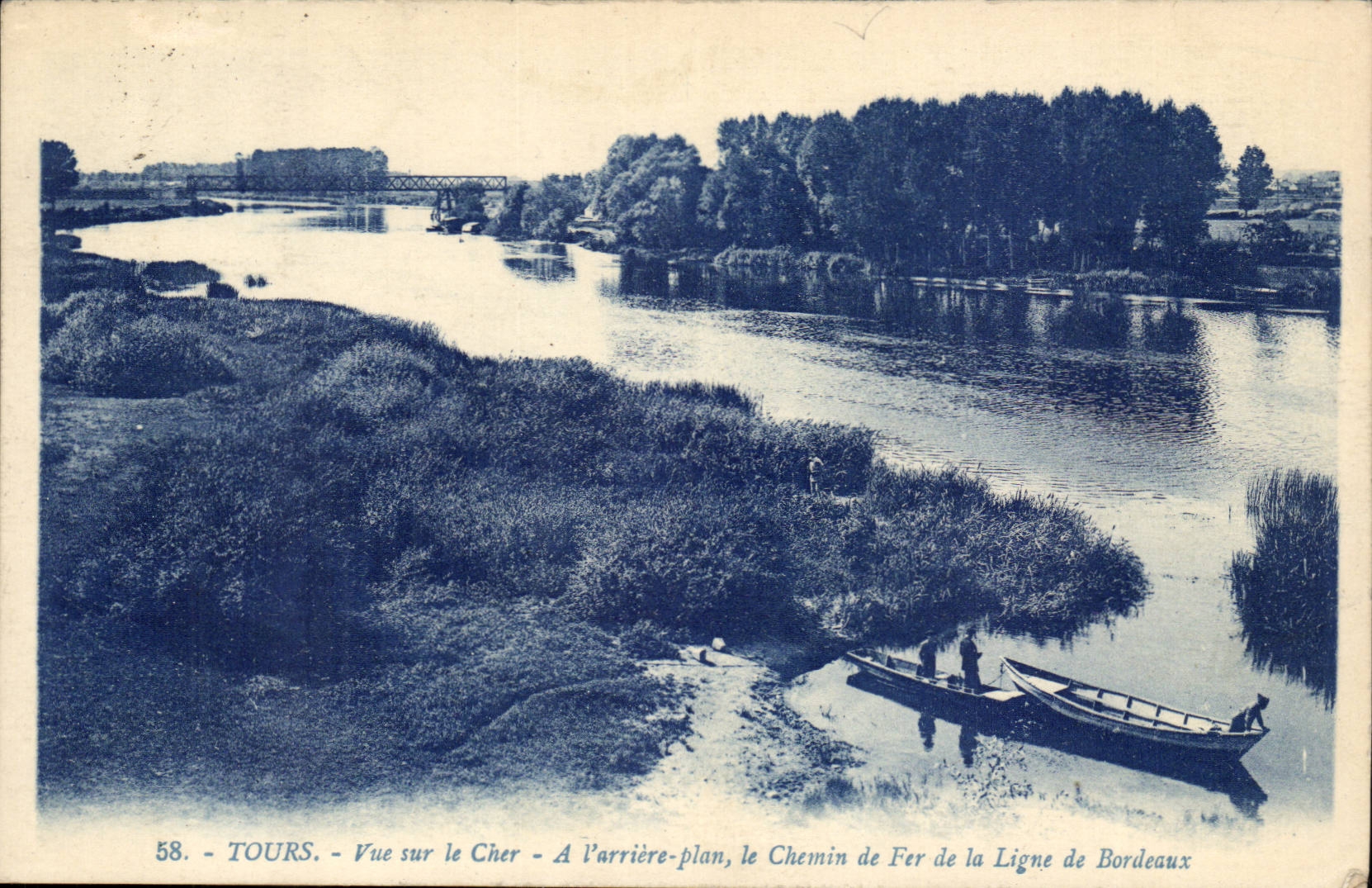 Tours CPA Vue sur le Cher A l'arriere plan le chemin de fer de la ligne de Bordeaux