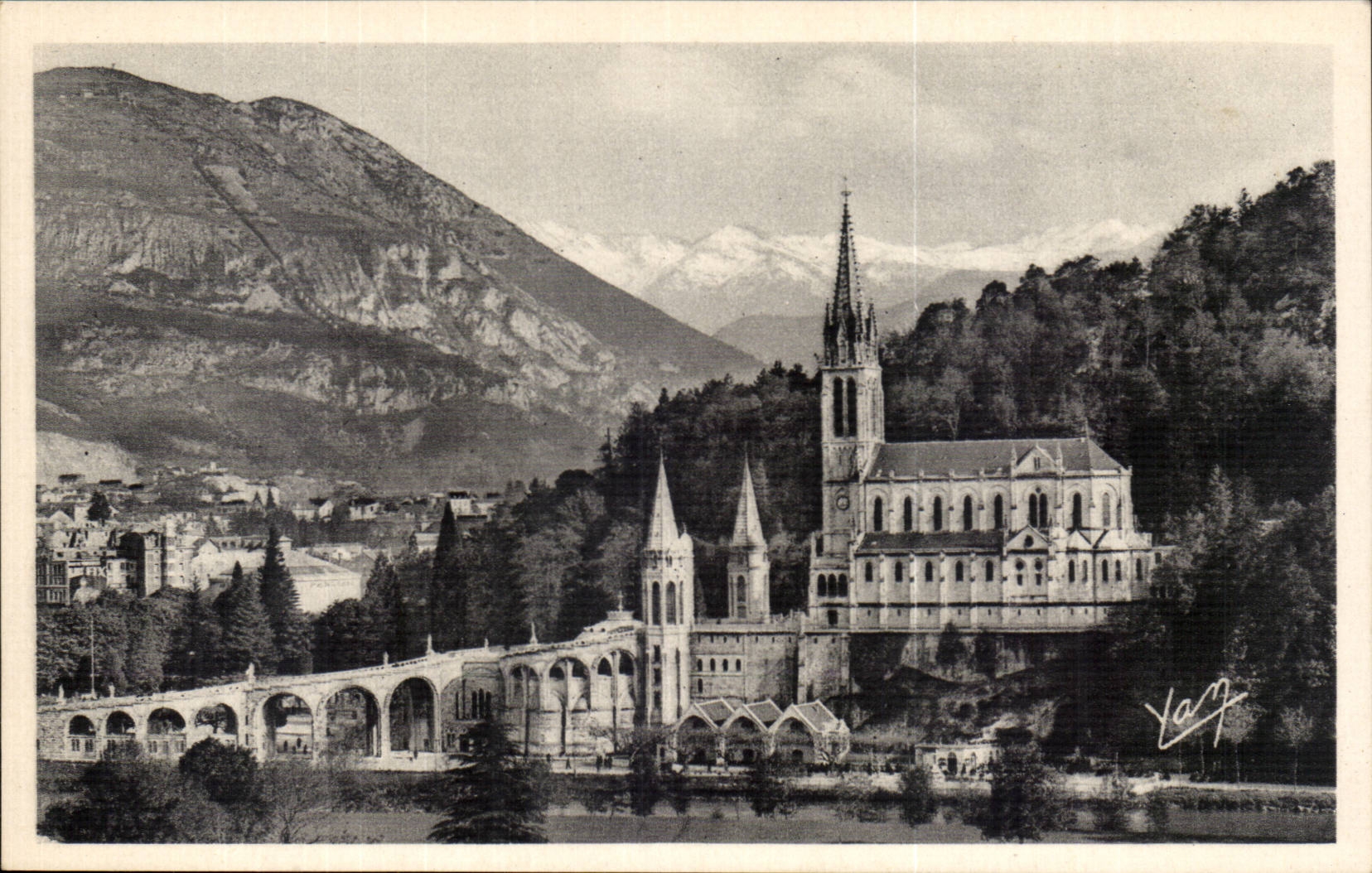 CPA Lourdes the basilica of the peak of Jer