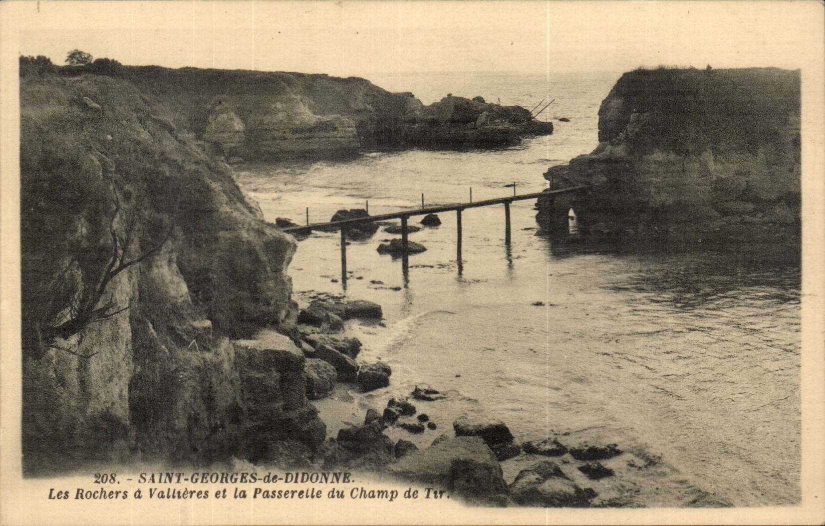 Saint Georges de Didonne CPA the rocks has Vallieres and the footbridge of the field of fire