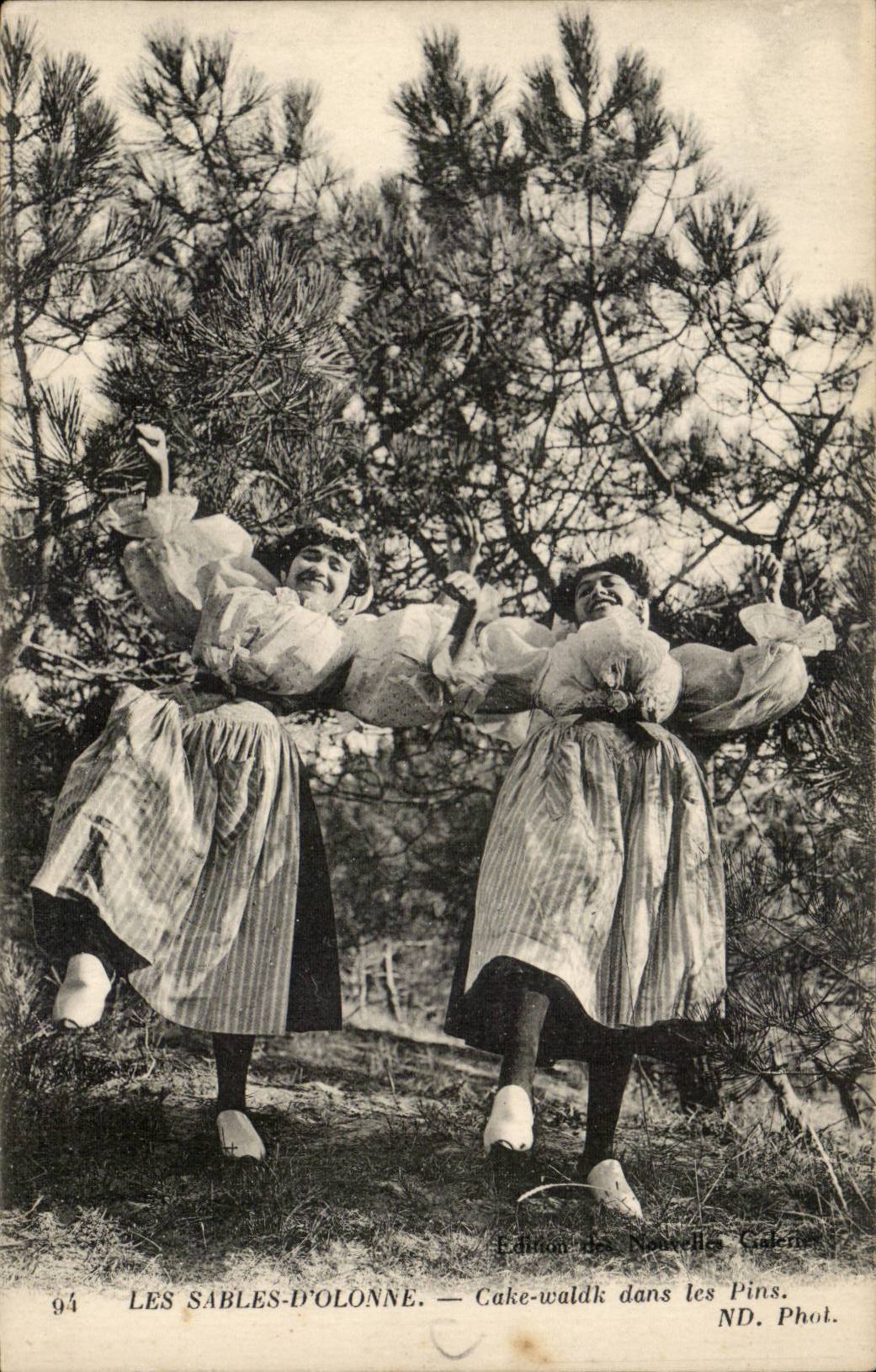 Sande olonne CPA des Fruchtkuchens gehen in die Kiefern (Frauenfolklore)