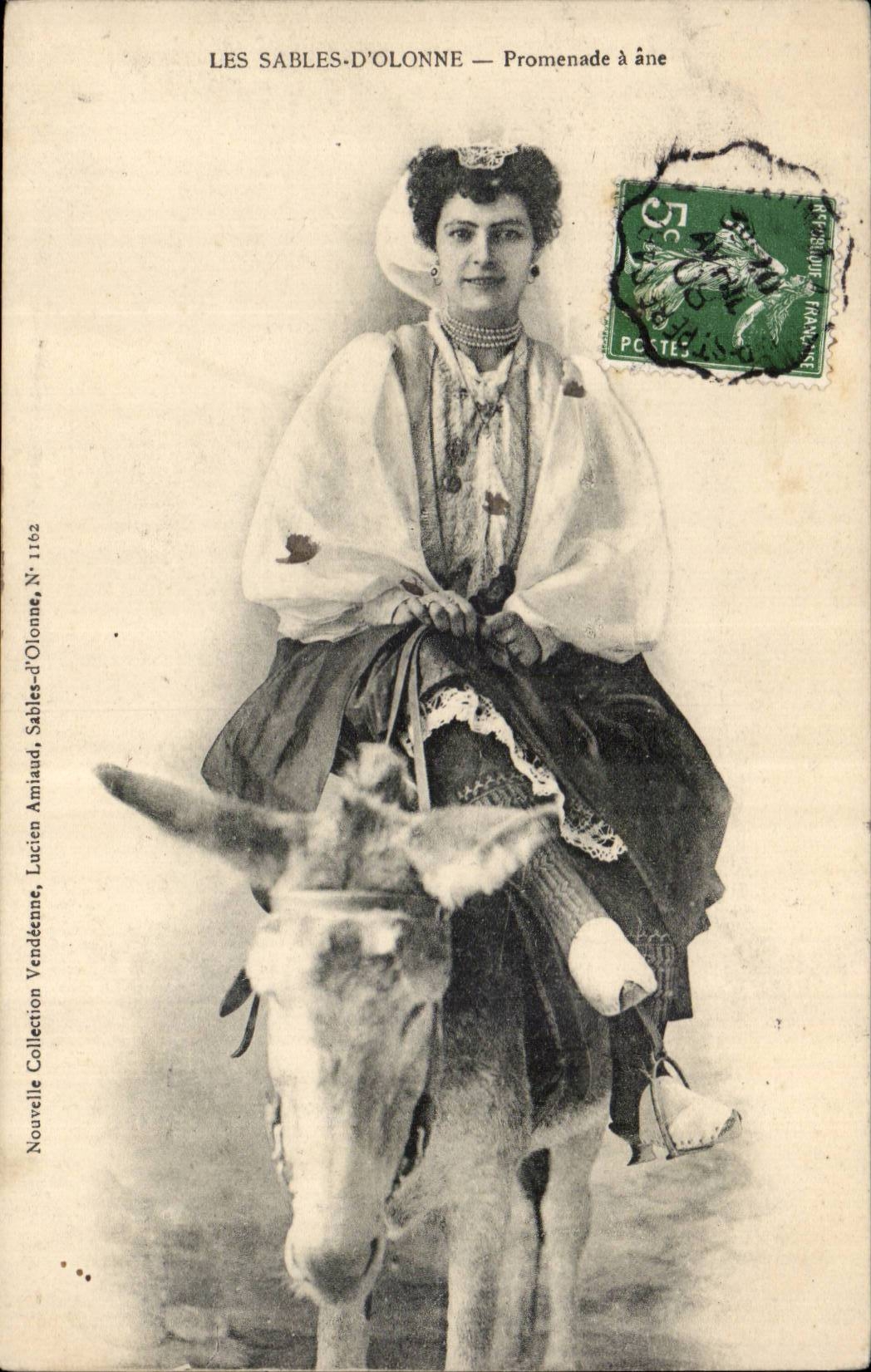 Sande olonne CPA der Promenade hat Esel (Frauenfolkloreesel)