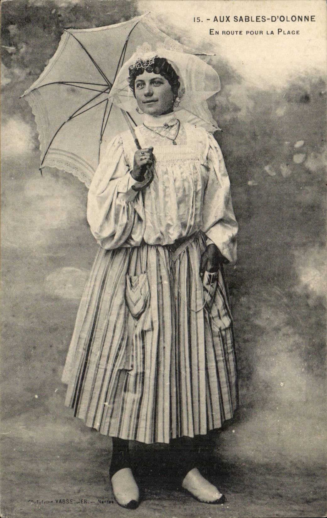 Sande von olonne CPA auf der Weise fur den Strand (Frauenfolklore)