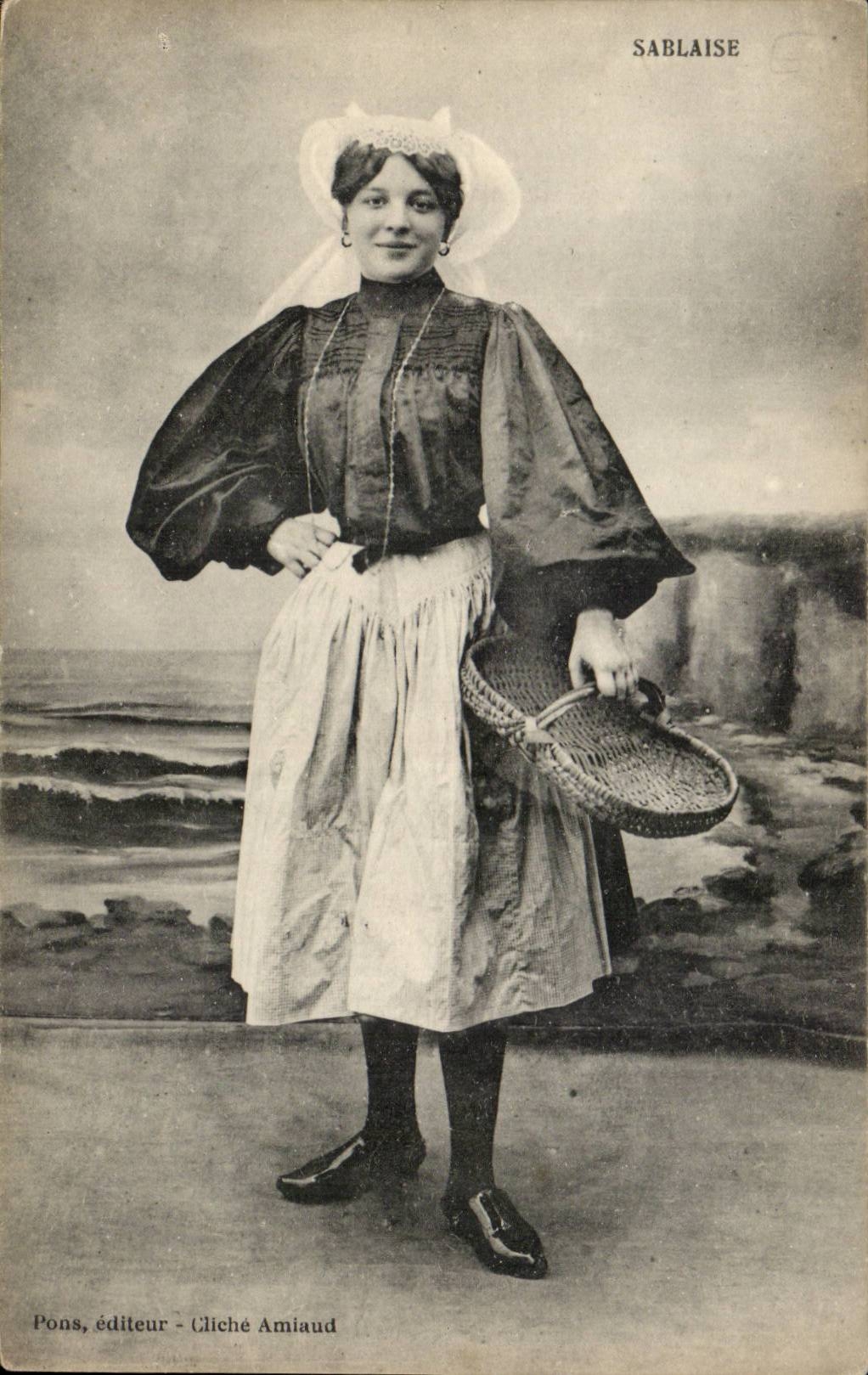 Sande von olonne CPA SAblaise (Frauenfolklore)