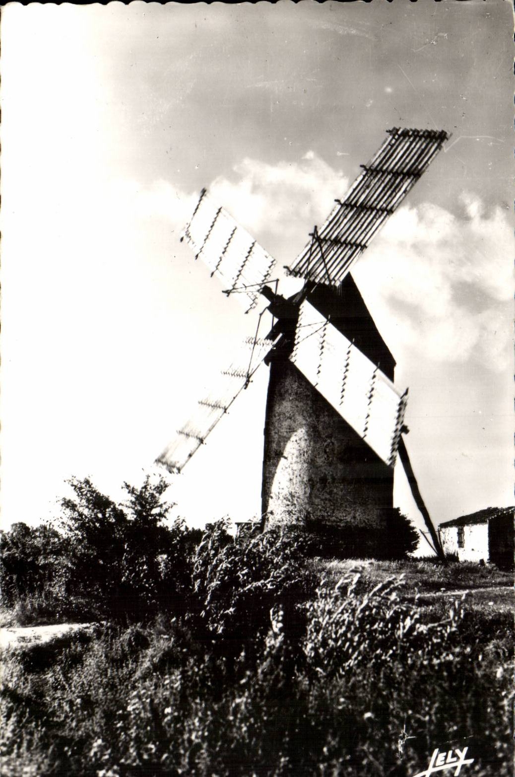 Mit dem Land Einfassungen MODERNER KARTE eine der dernmiers Monlins hat noch Winde im Service (Hirse)