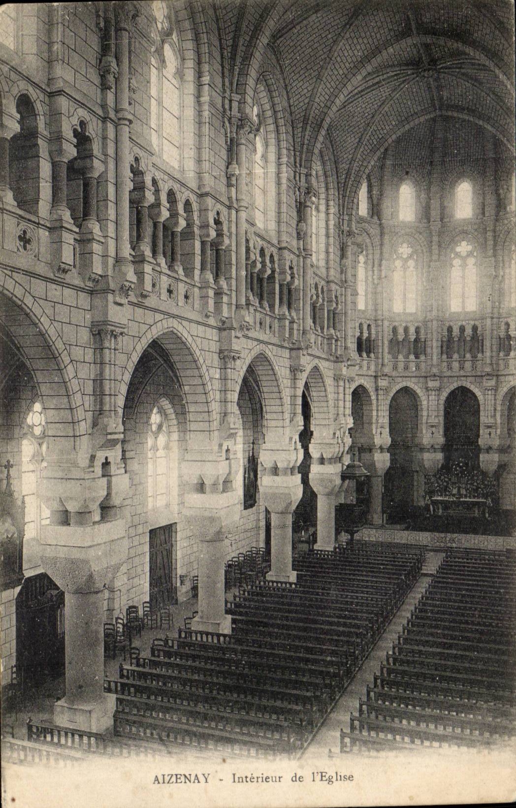 Interior Aizenay CPA of the church