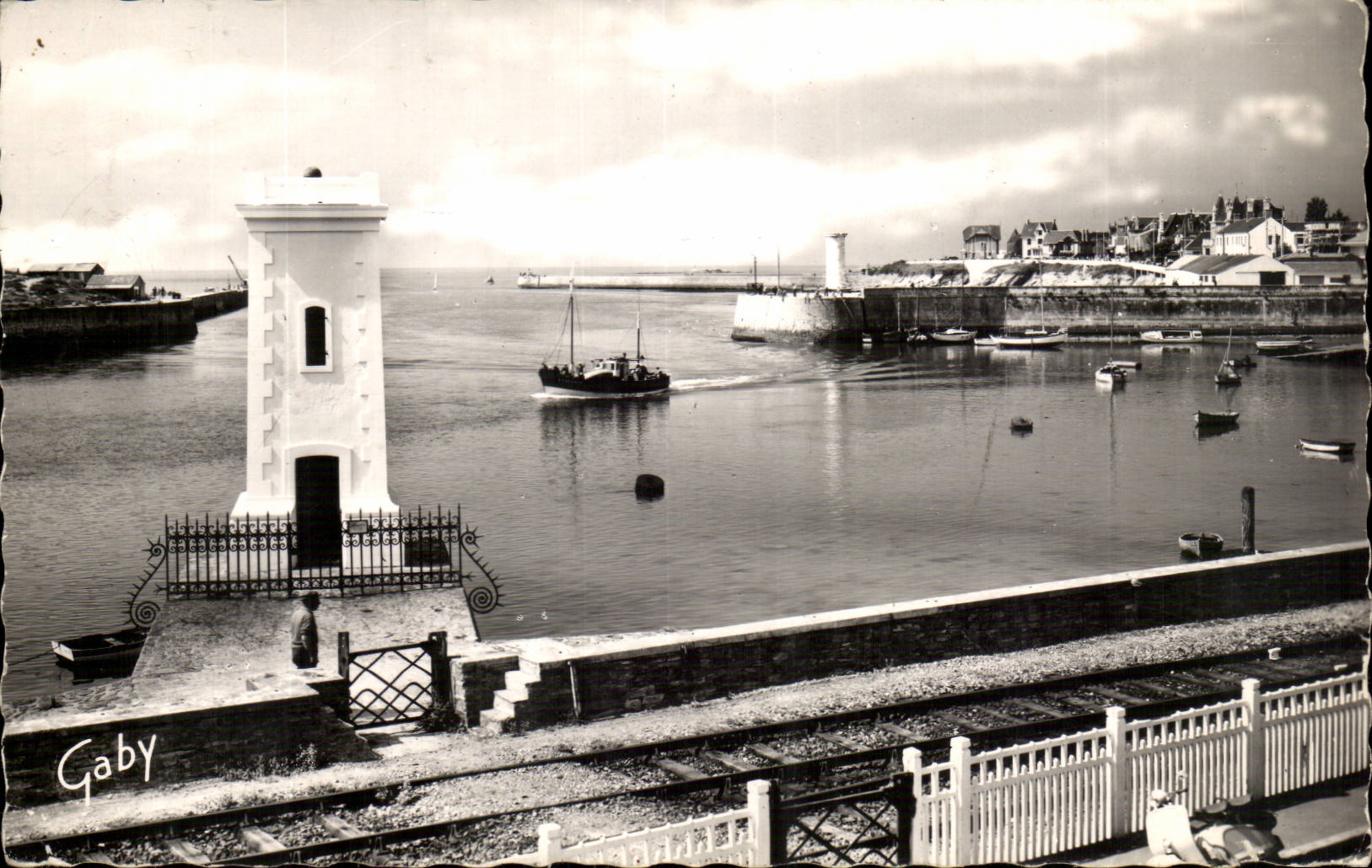 Strand von Saint Gilles auf Eingang des Leben-CPA des Hafens