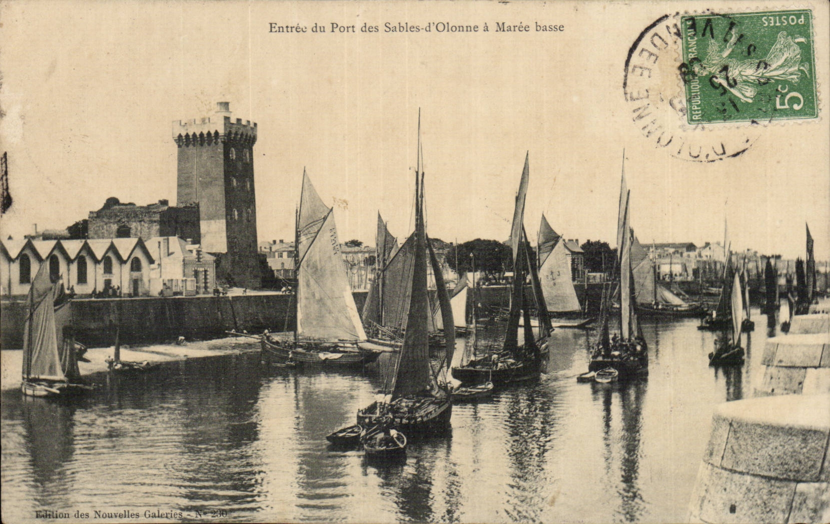 Sande olonne CPA des Zutrittes des Hafens hat niedrige Gezeiten (Boote)