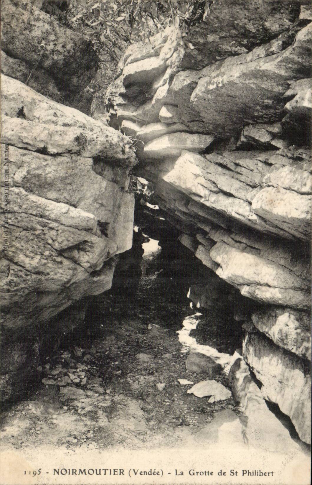 Noirmoutier CPA the cave of St Philibert