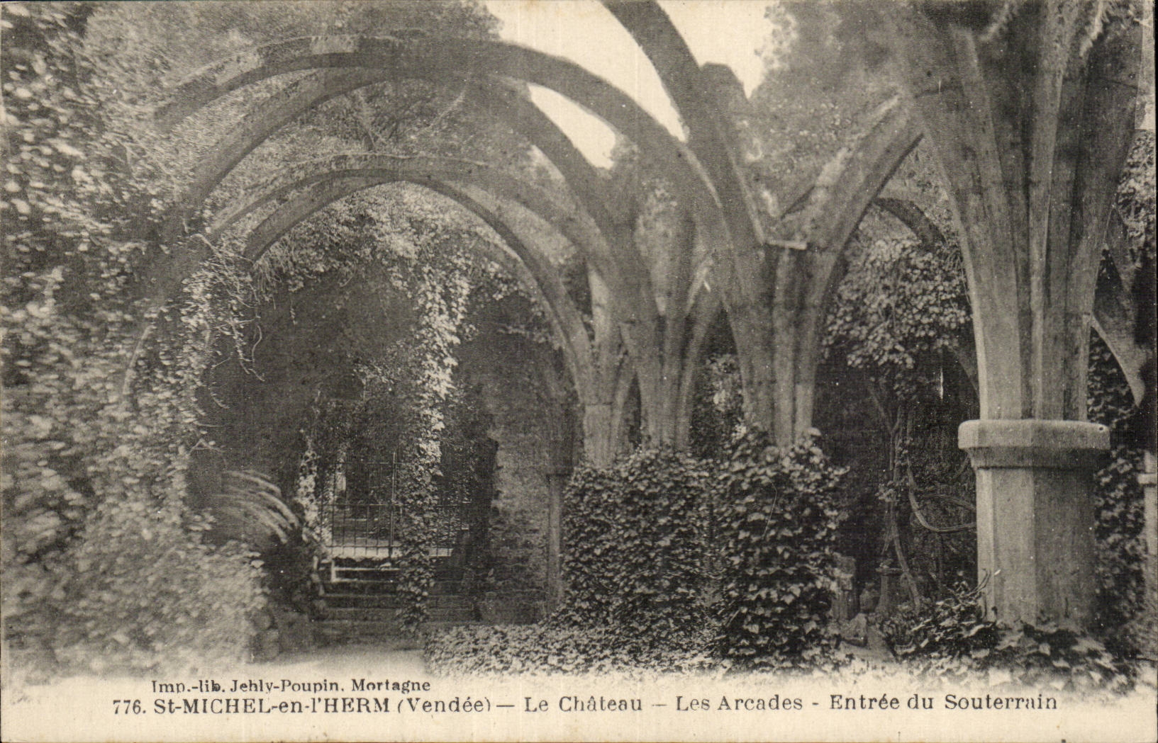 CPA Str Michel im Herm der Schloss-Saulengange Eingang des Untergrund