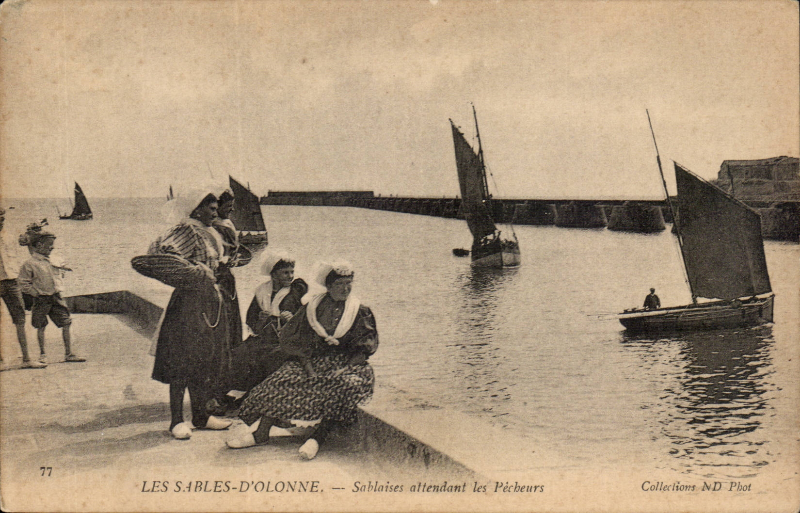CPA Sande von olonne Sablaises die Sunder (Folklorekostum) erwartend