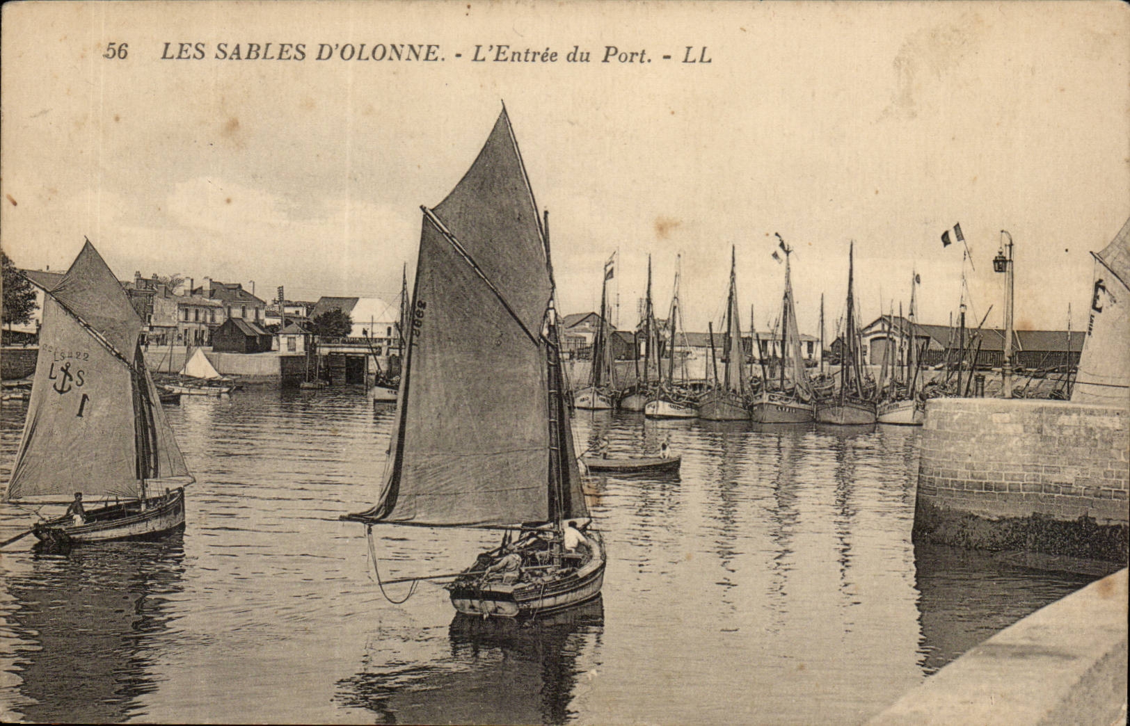 CPA Sande olonne des Hereinkommens vom Port (Boot)