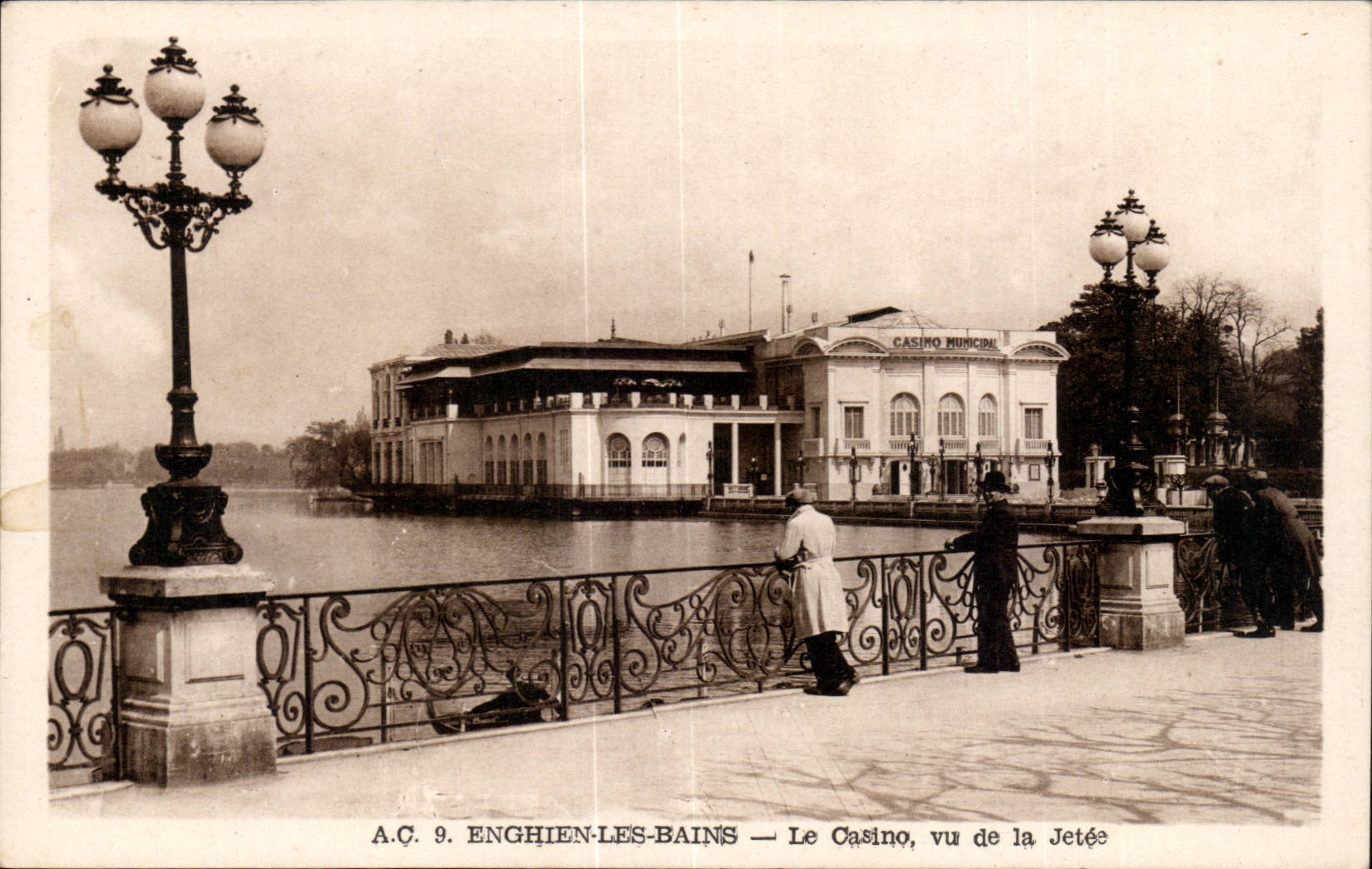 Enghien les Bains CPA the casino seen of the pier