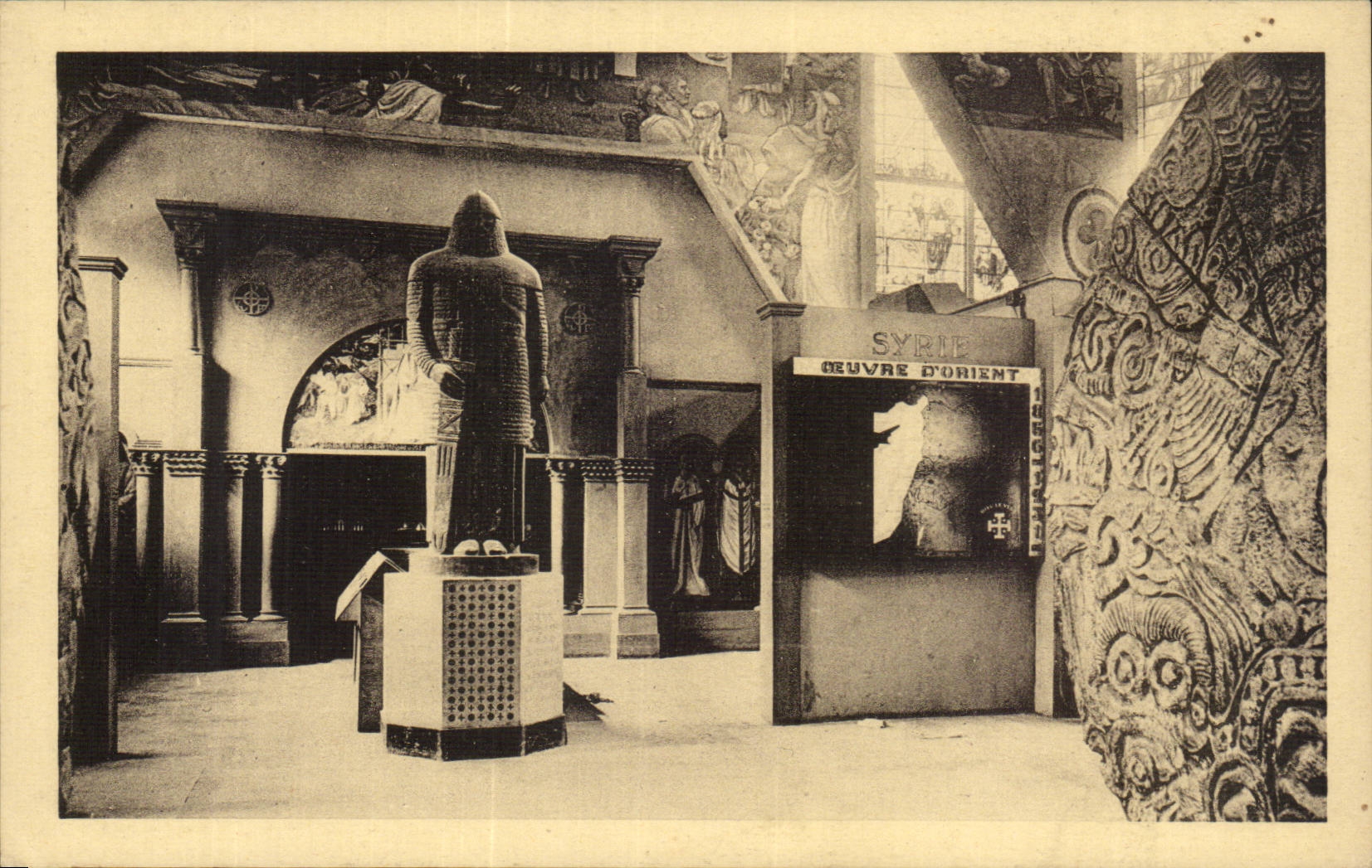 CPA Exposition coloniale internationale Paris 1931 Pavillon des missions catholiques Entree du pavillon de Syrie