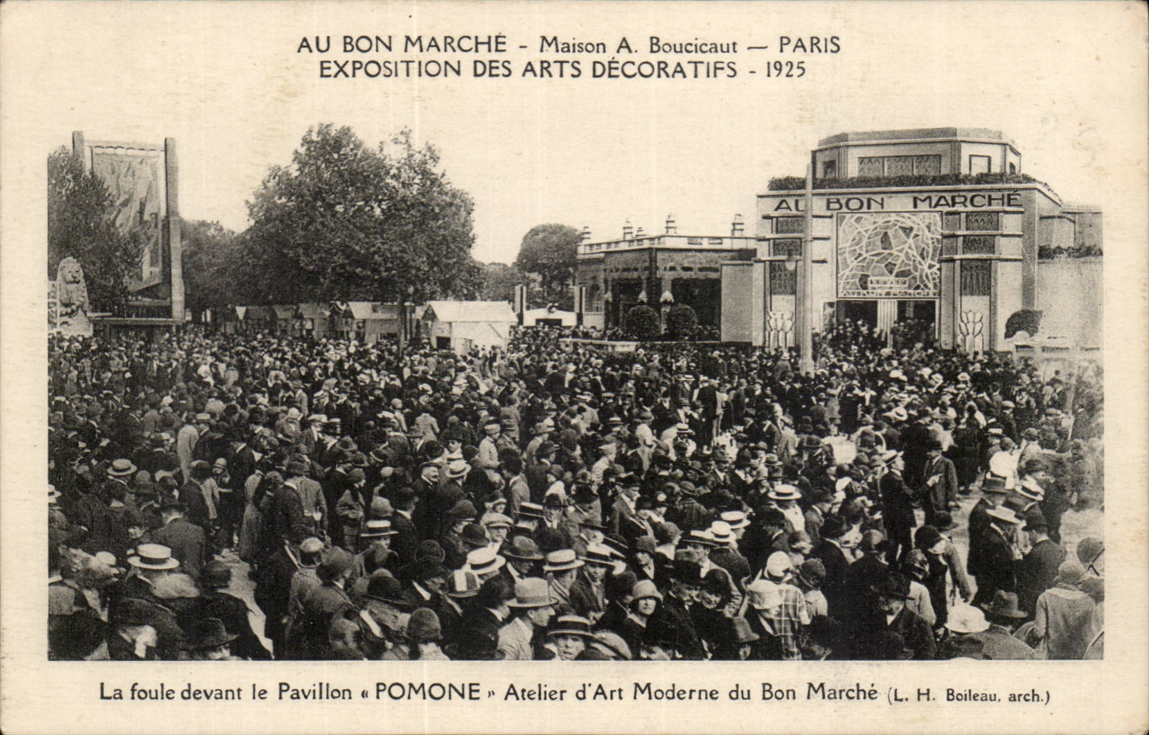 CPA Pavillon des Arts Decoratifs 1925 La foule devant le pavillon Pomone atelier d'art moderne du Bon marche