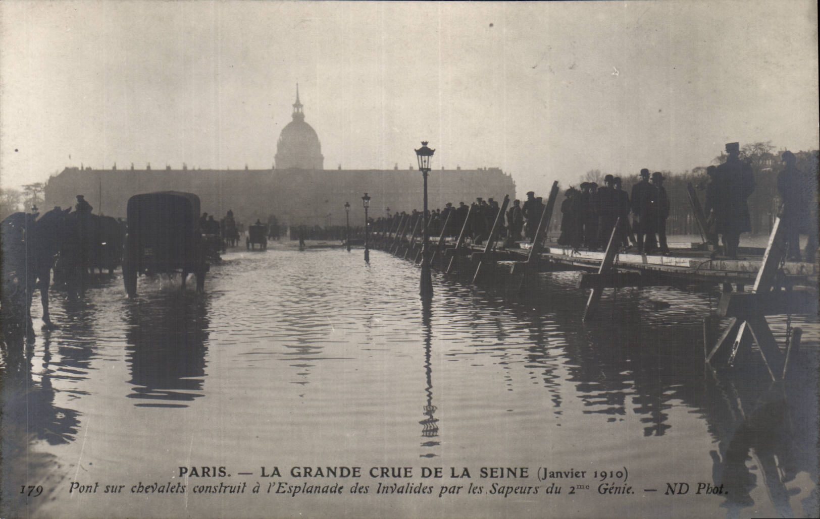 Believed of the Seine Paris CPA Inondations Bridge Trestles builds with the esplanade of Invalides by the sappers of 2nd