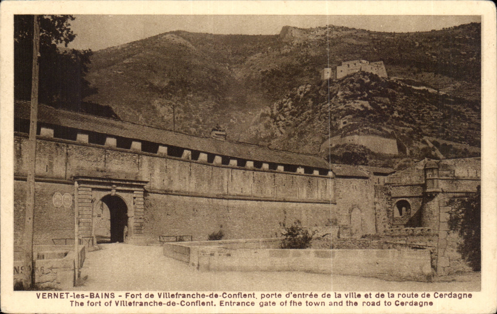 Vernet les Bains CPA Fort of Villefranche de Conflent carries of entry of the city and the road of Cerdagne