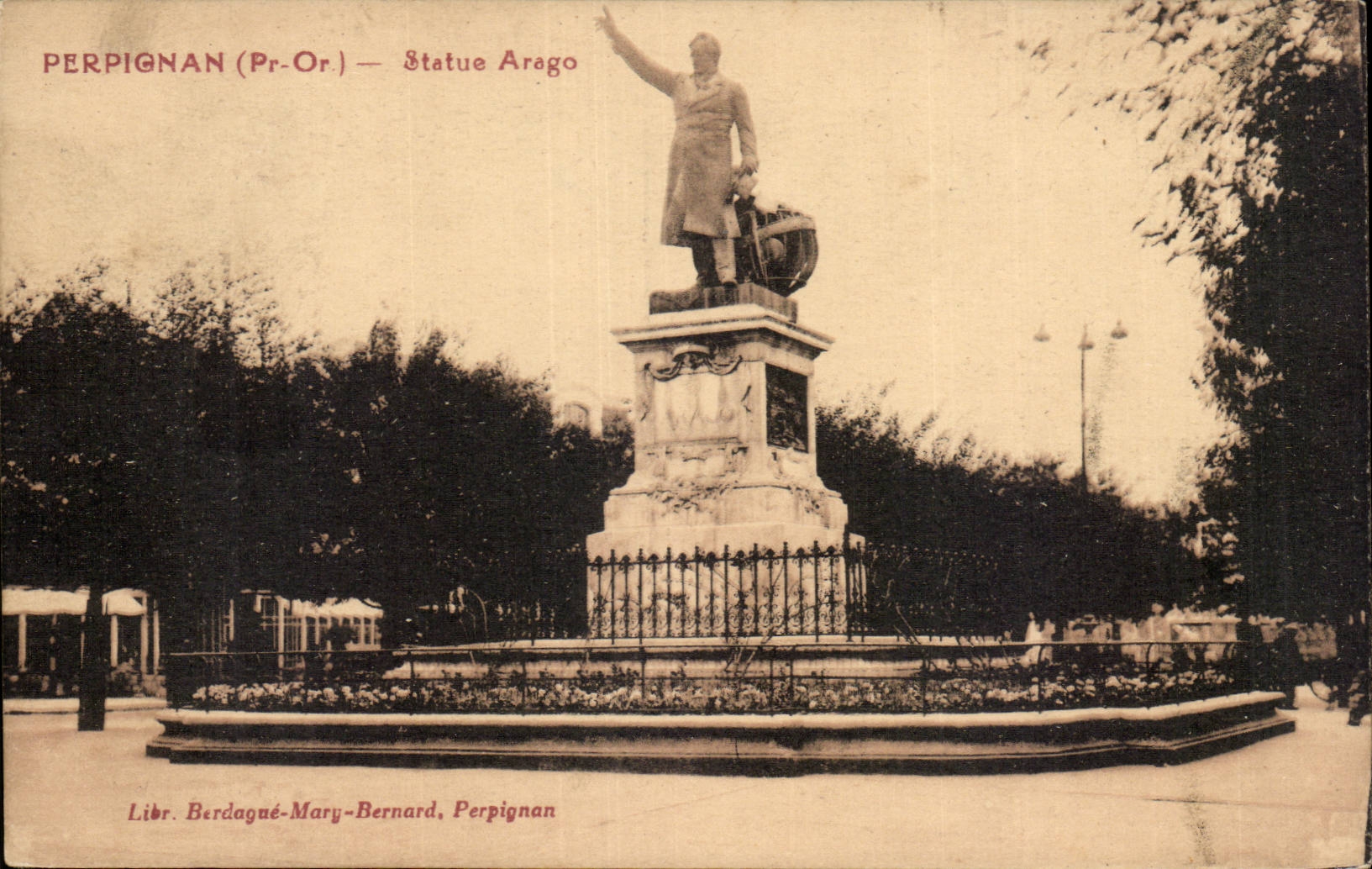 Perpignan CPA Statue Arago