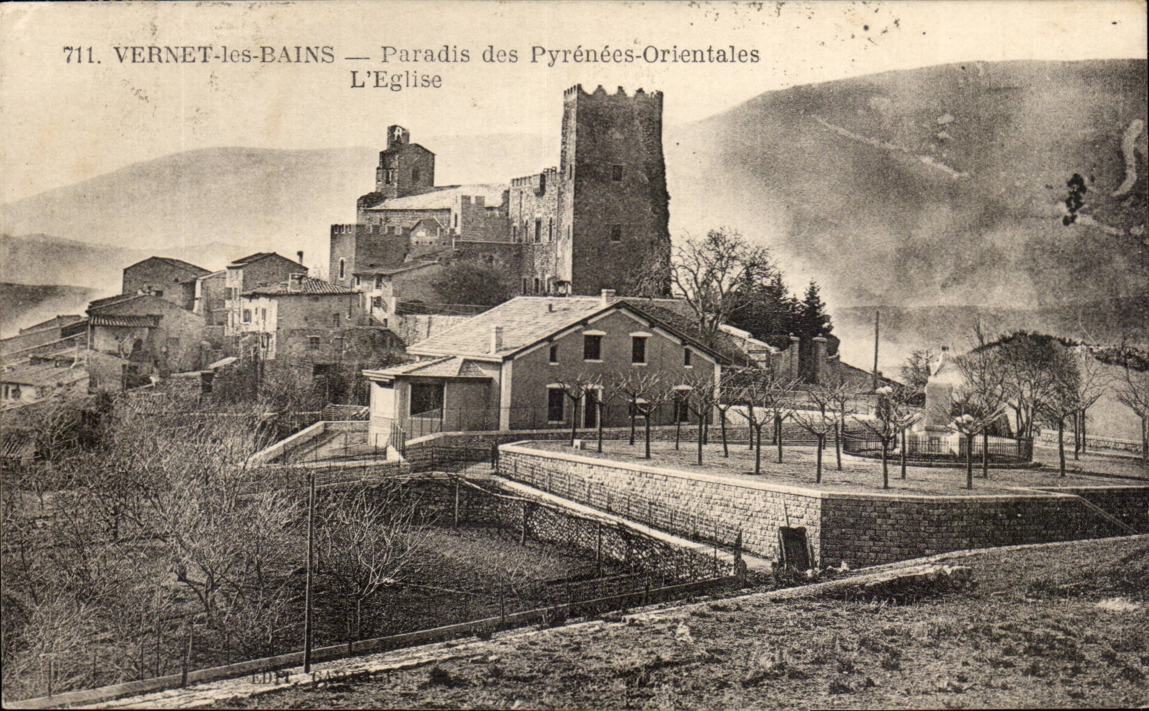Vernet les Bains CPA Paradise of the Eastern Pyrenees the church