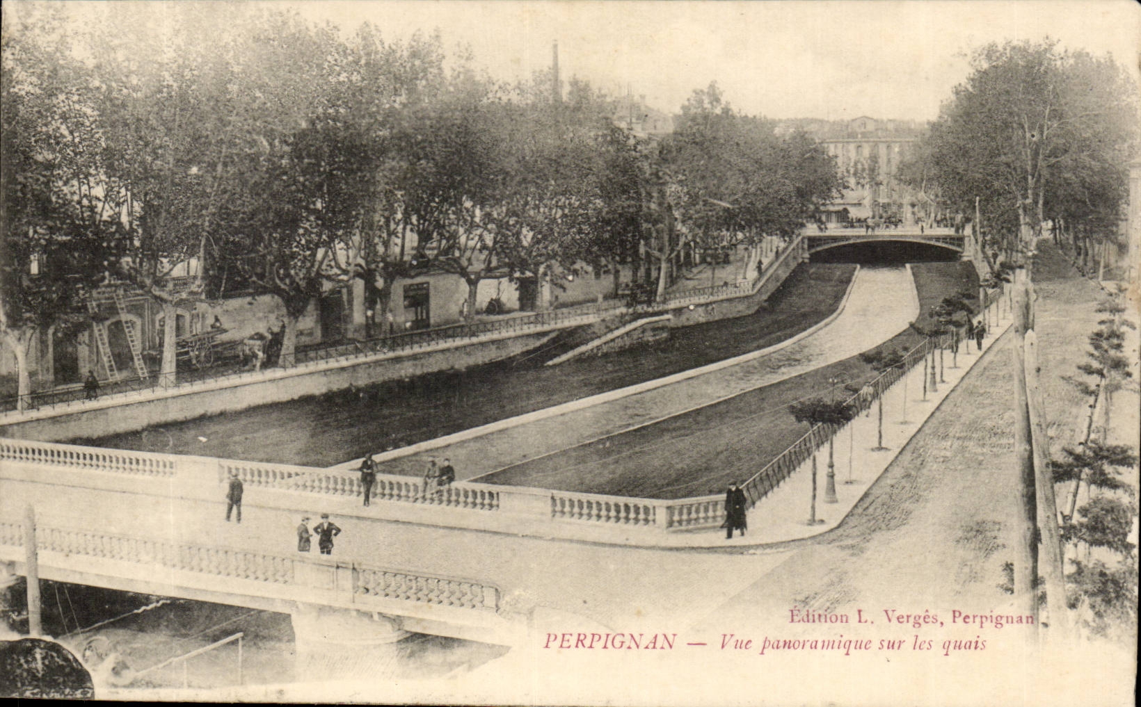 Perpignan CPA Vue panoramique sur les quais