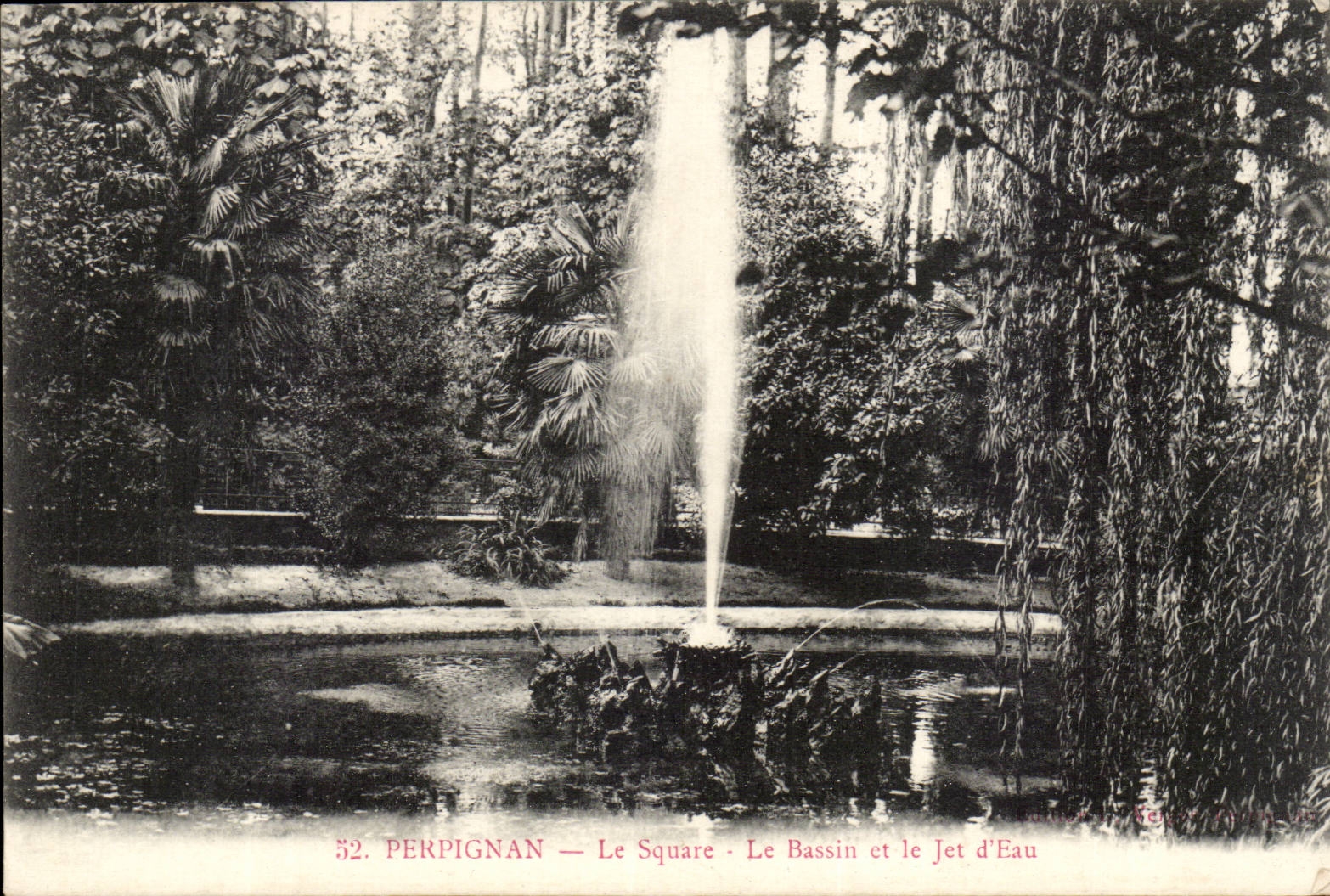 Perpignan - Le square - Le Bassin et le Jet d'eau - CPA 