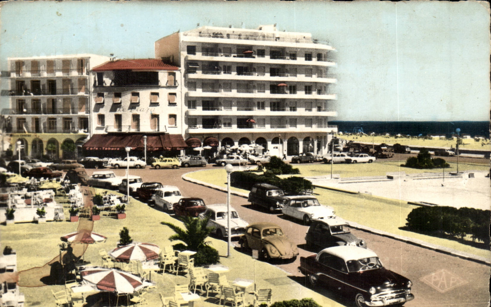 Carnet Plage - Vue sur la Place - CPA