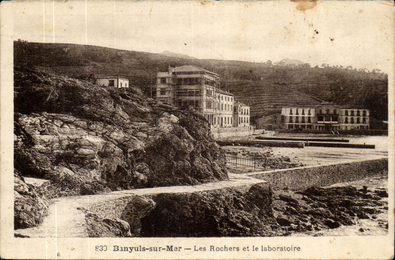 Banyuls on Sea - Rocks and the laboratory - CPA