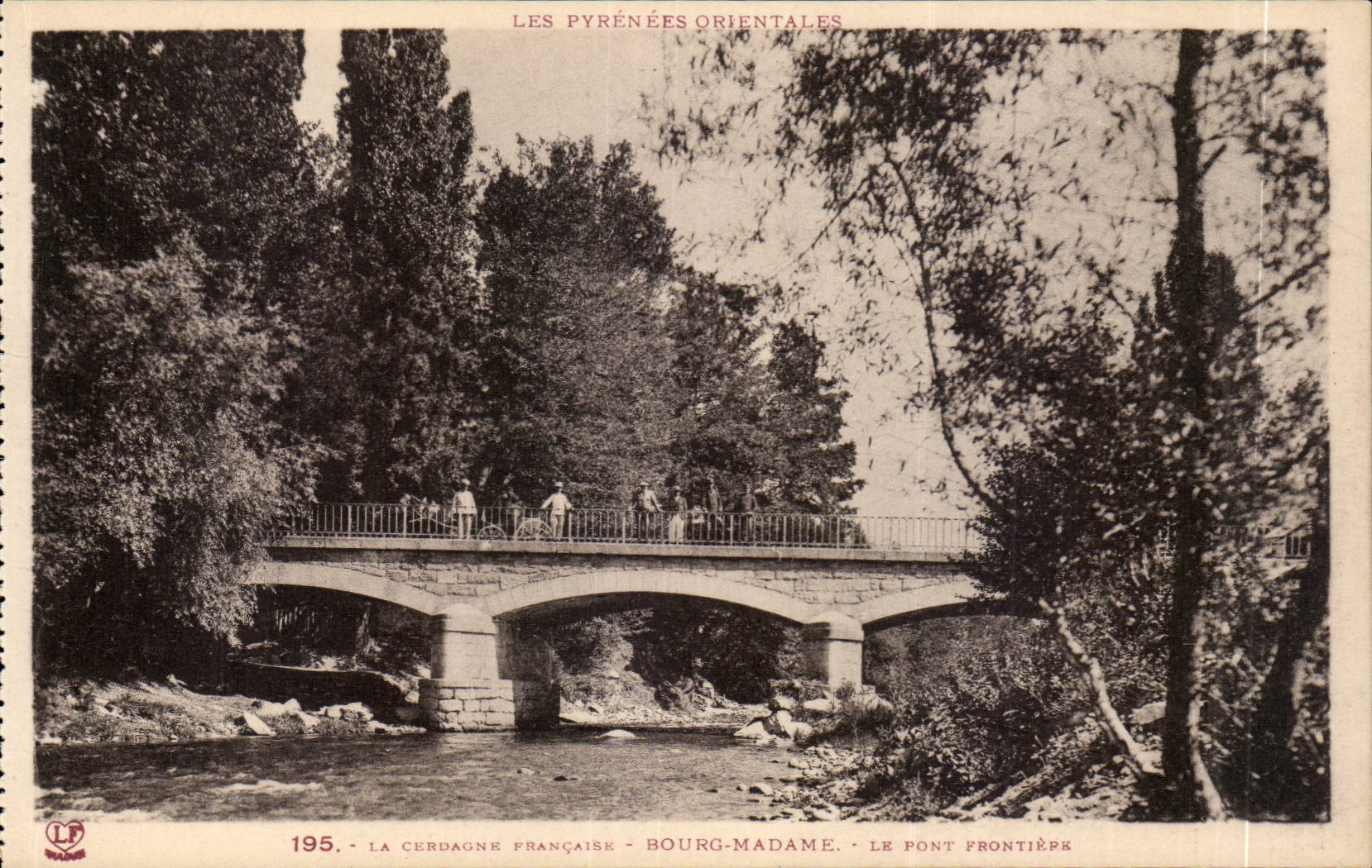 CPA Cerdagne French Borough Mrs the bridge border
