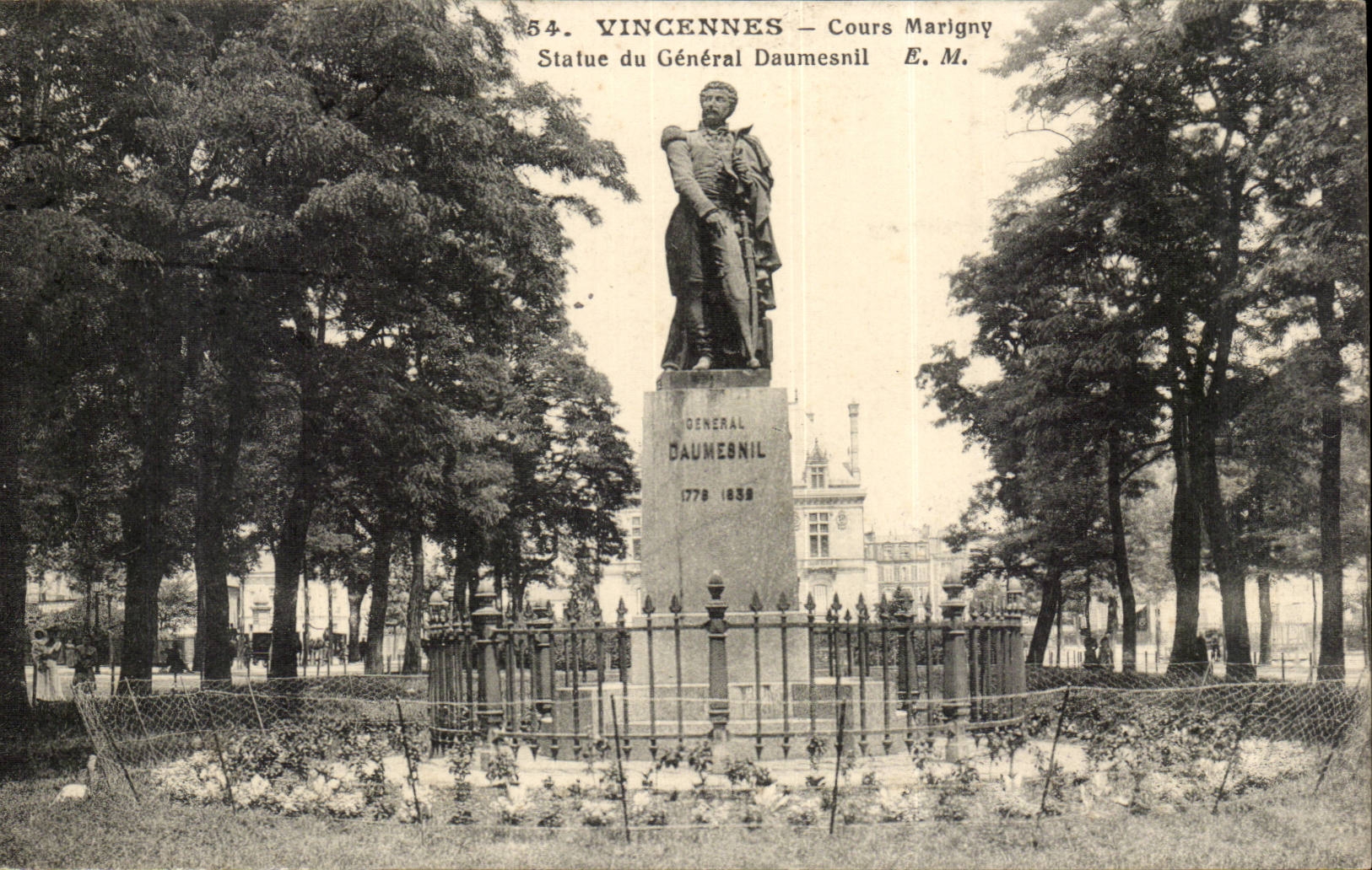 Vincennes CPA Marigny Course Statue of General Daumesnil