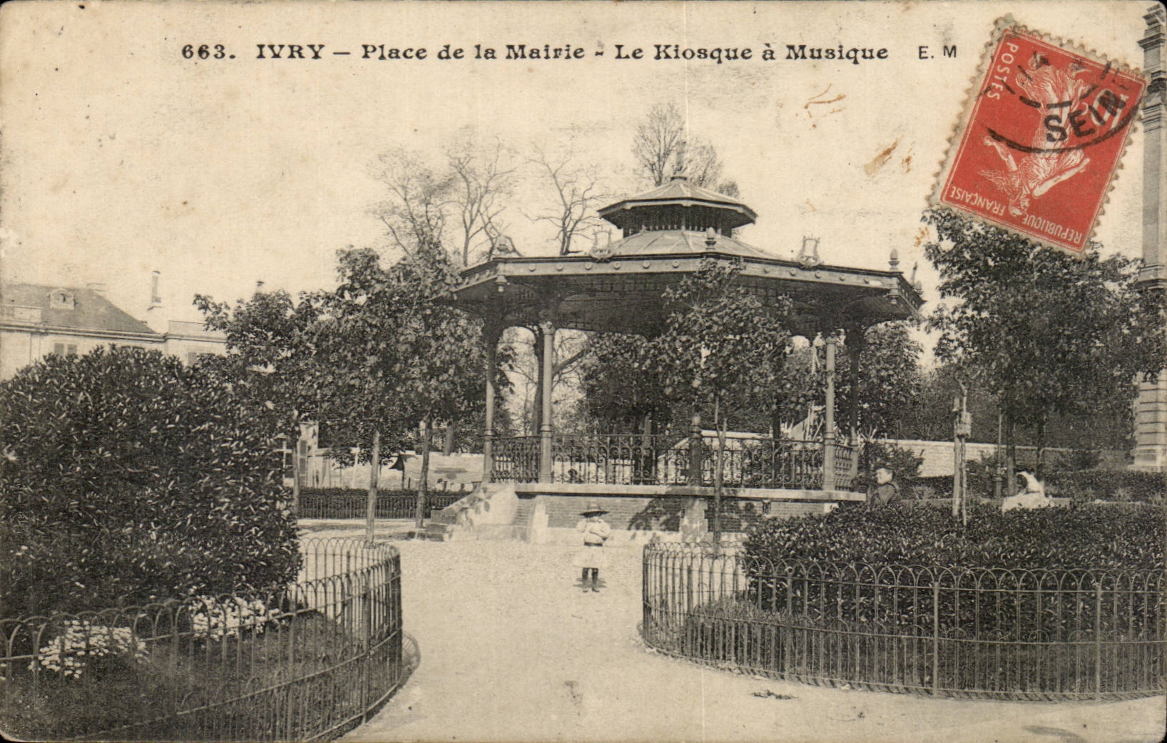 Ivry CPA Place town hall the bandstand