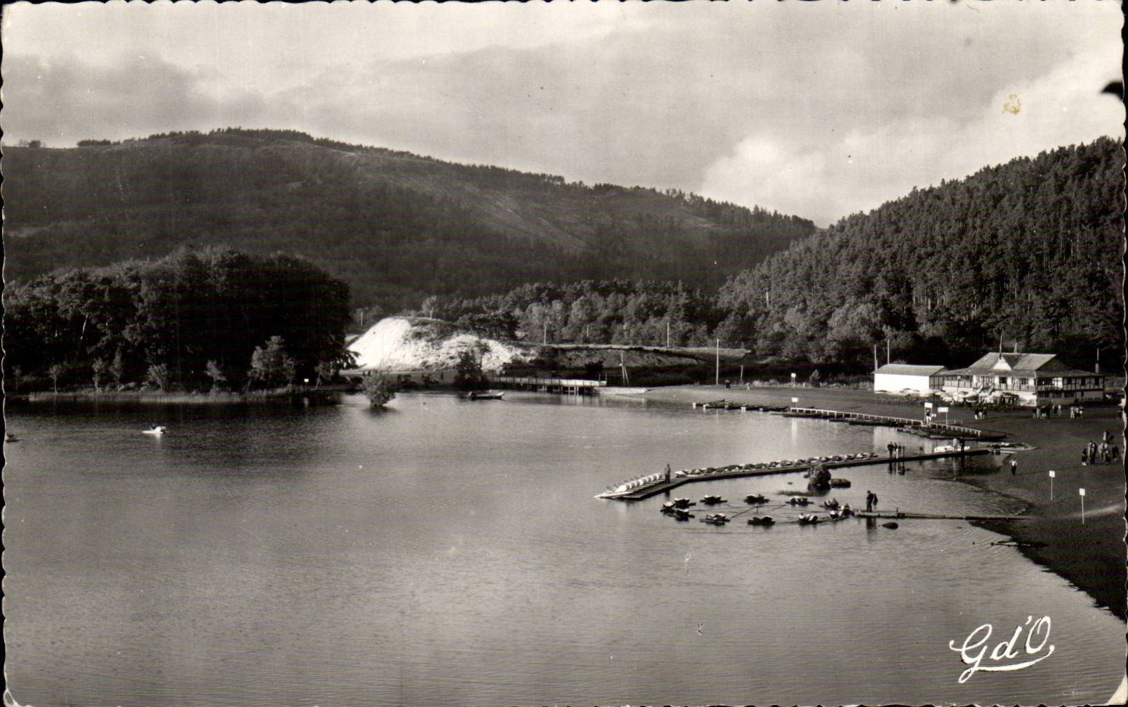 CPA Beach of the lake Chambon Swimming boats pedal boats and sinned