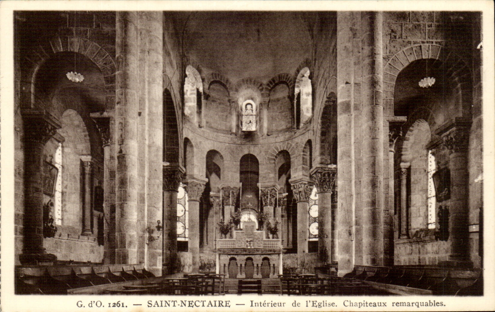 Saint Interior Nectary CPA of the church remarkable Capitals