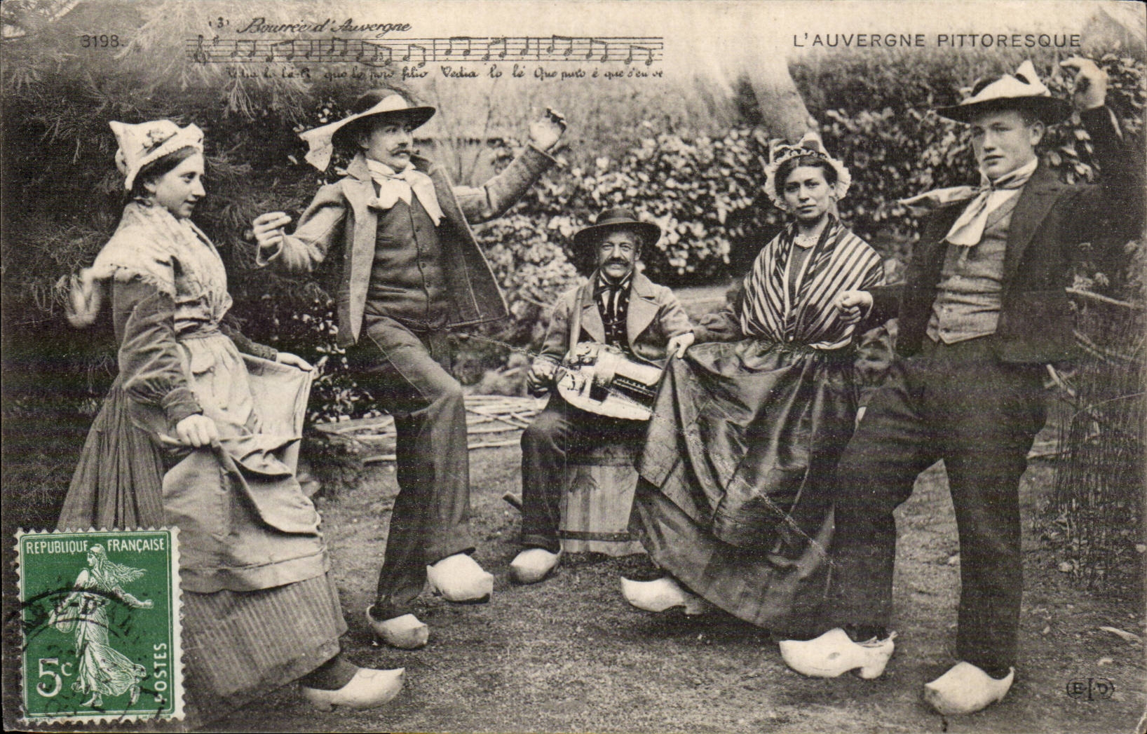 CPA Auvergne The bourree (dance dance hall folklore)