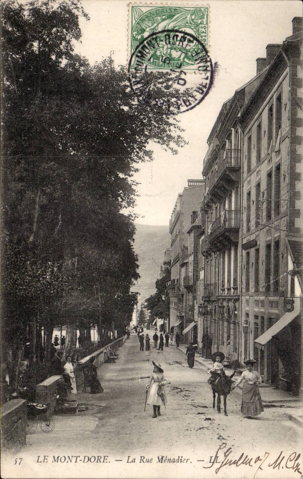 CPA Auvergne the Mount Gilds the street Menadier (ass donkey)