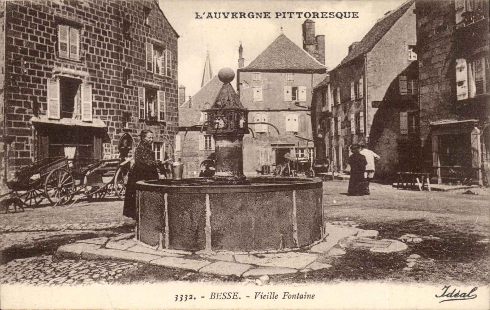 CPA Auvergne Besse Old fountain
