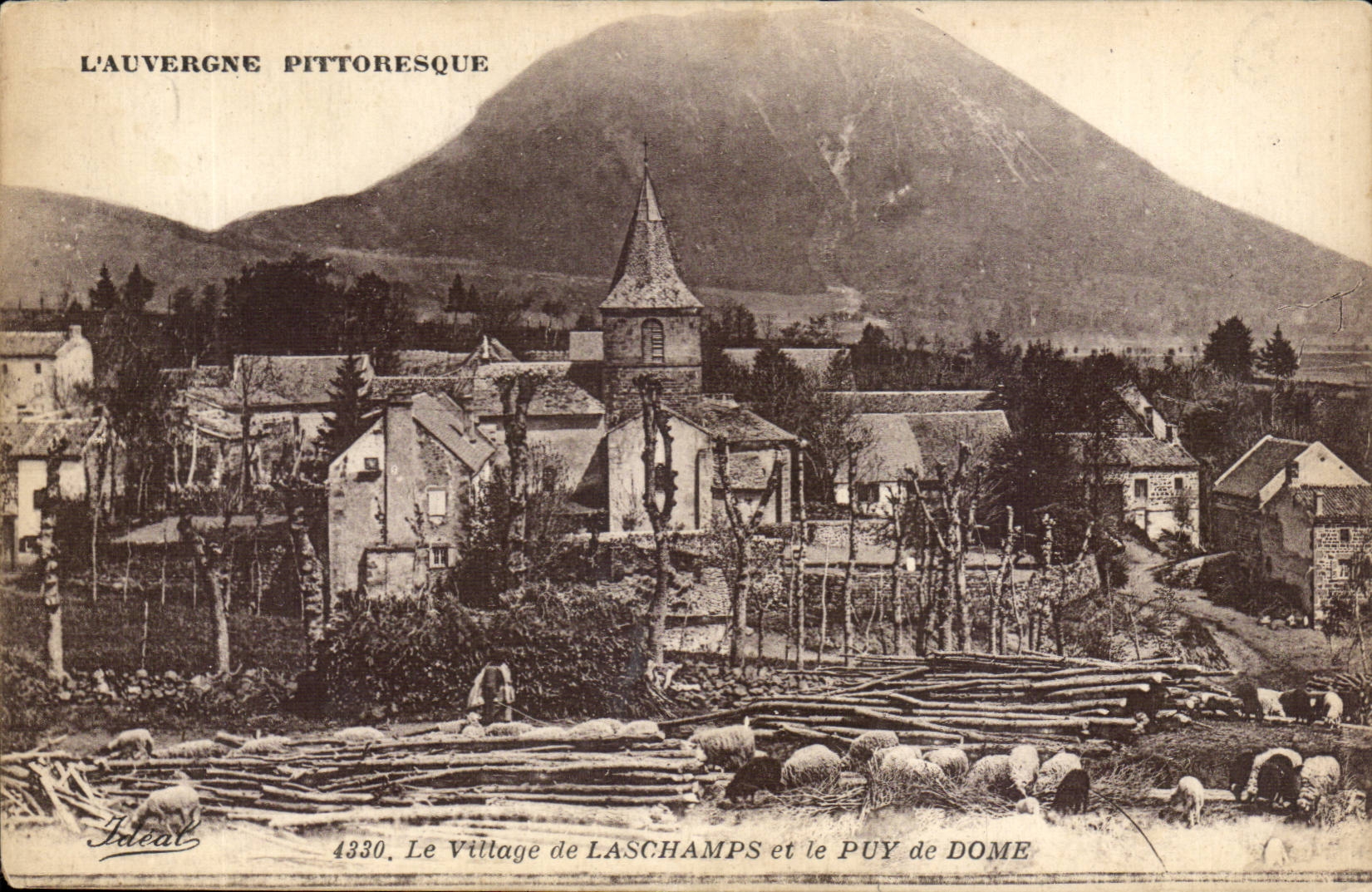 Auvergne CPA the village of Laschamps and Puy de Dome