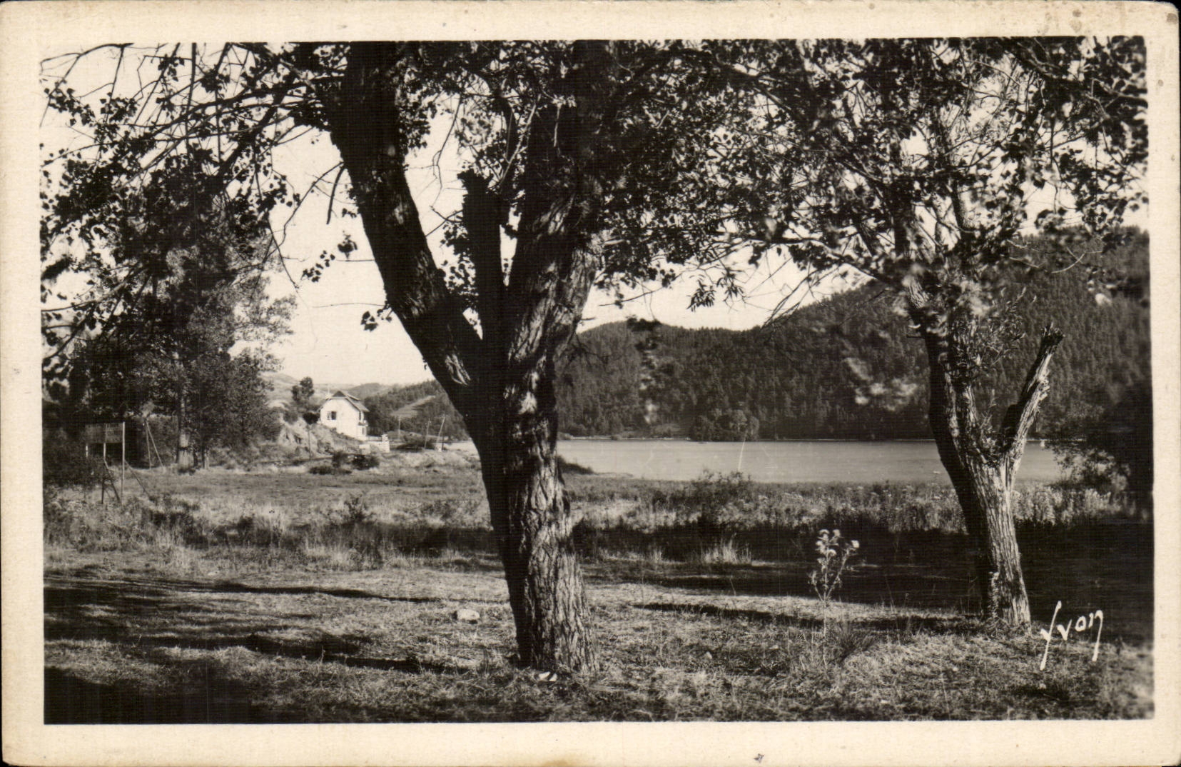 The Mount Gilds - Banks of the Lake Chambon alt 8801 m - CPA