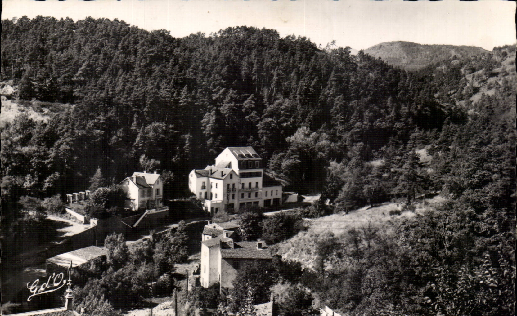 Saint Nectary - Thermal Center - Hotels in the Valley on the road of Mural - CPA