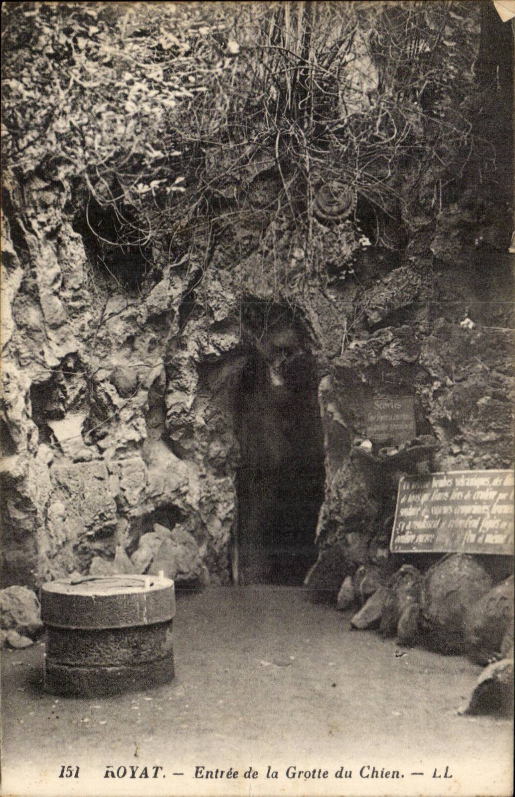 Royat - Entrance of the Cave of the Dog - CPA