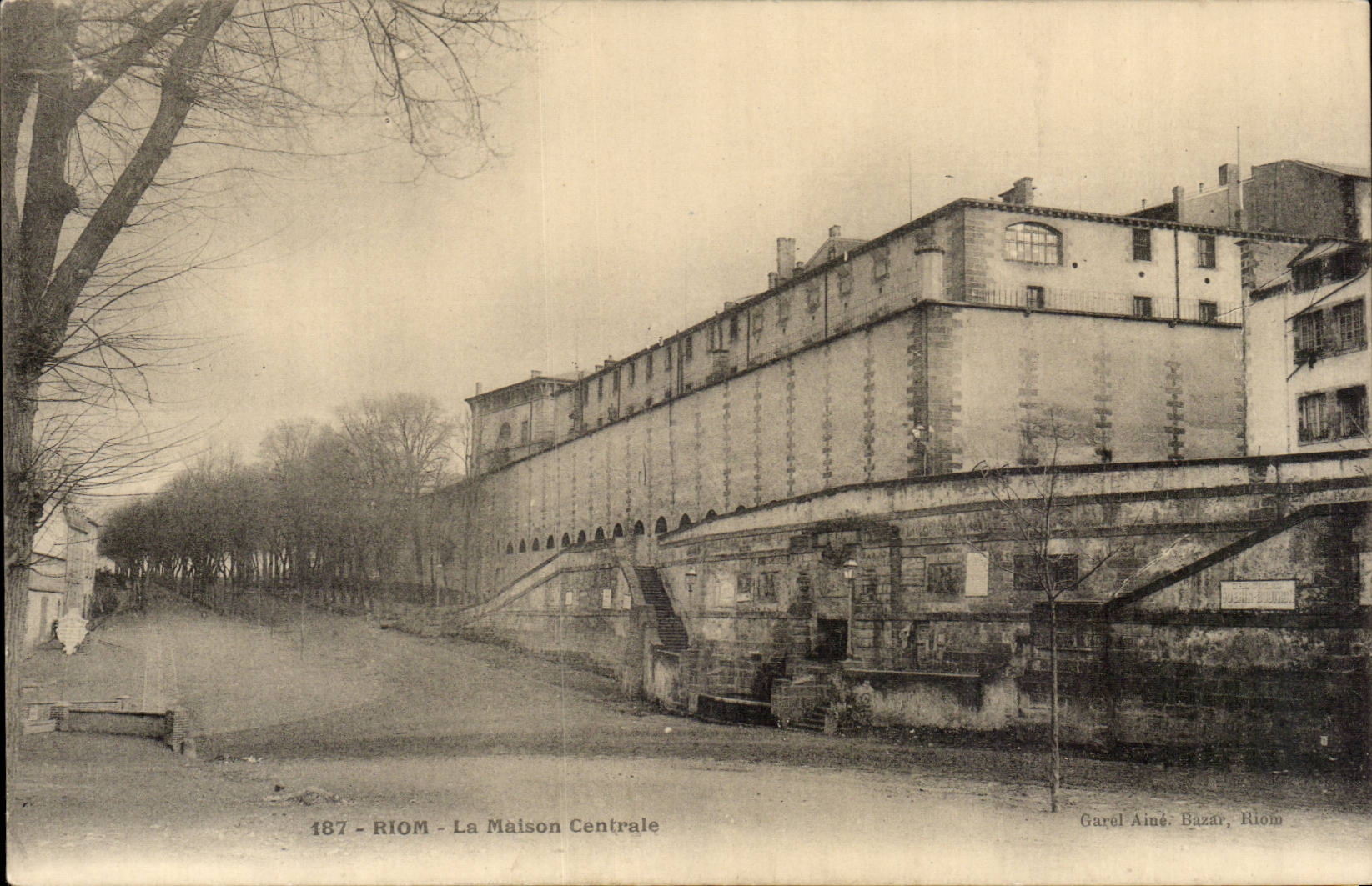 Riom - La Maison Centrale - CPA 