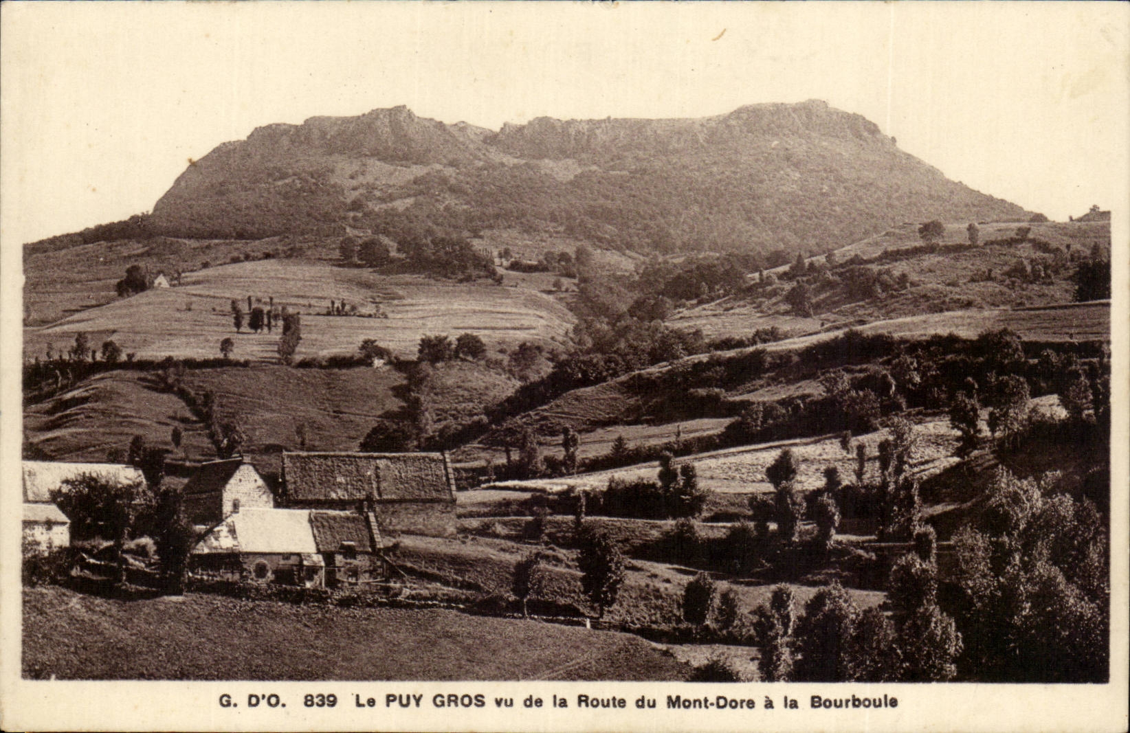 Puy Gros seen of the Road of the Mount Gilds in Bourboule - CPA