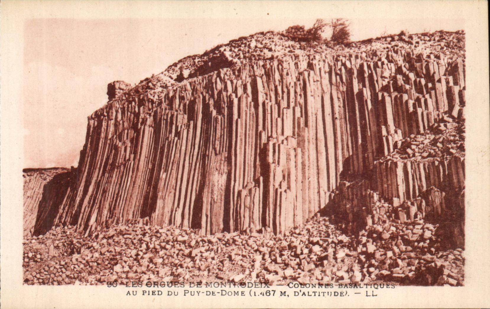 Organ of Montredeix To the Foot of Puy de Dome - CPA