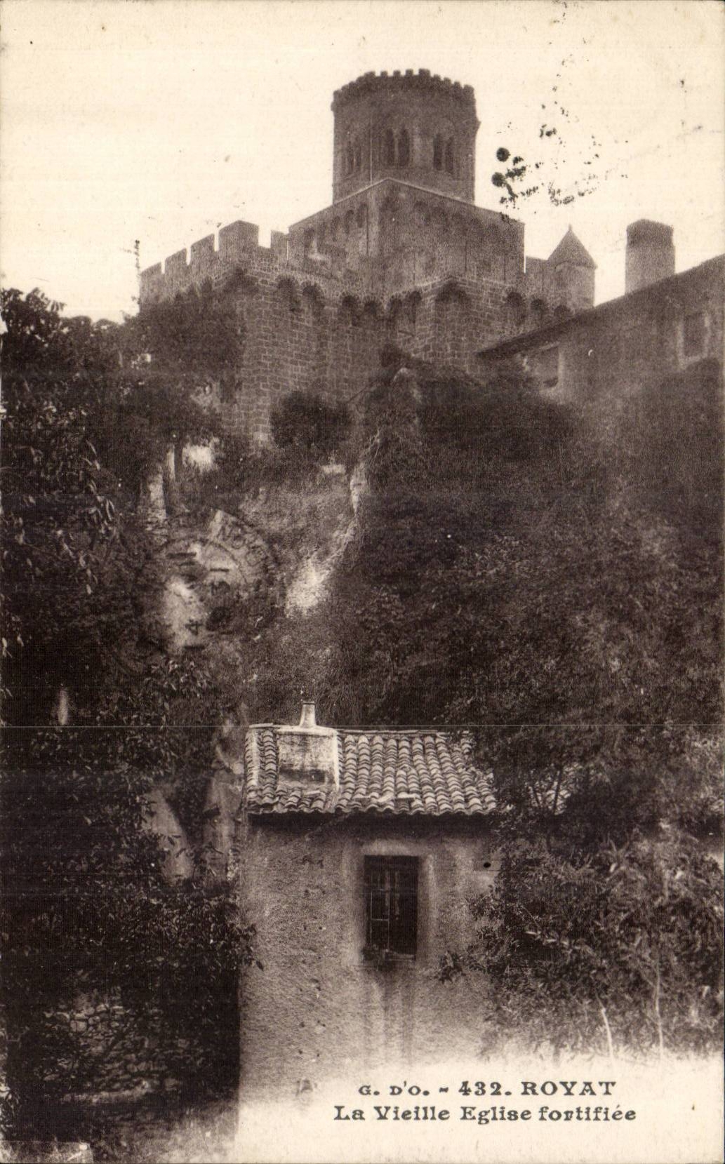 Royat - das alte Kirche-Kirche fortifiee - CPA
