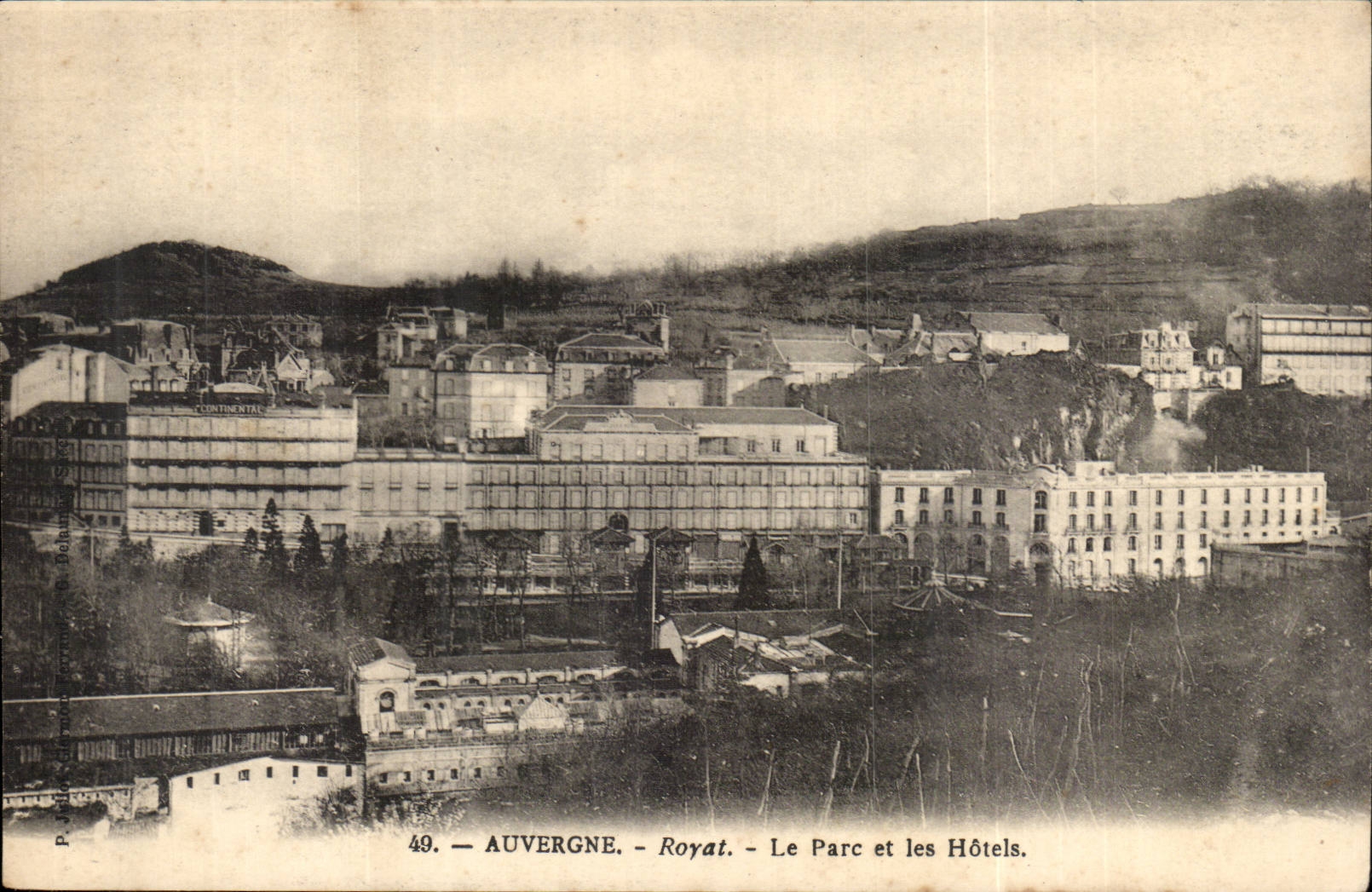 Royat - the Park and Hotels - CPA