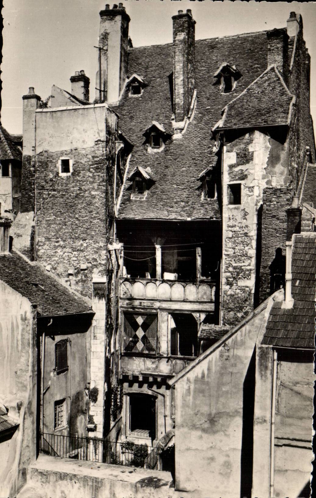Chalon sur Saone CPA La maison des trois greniers