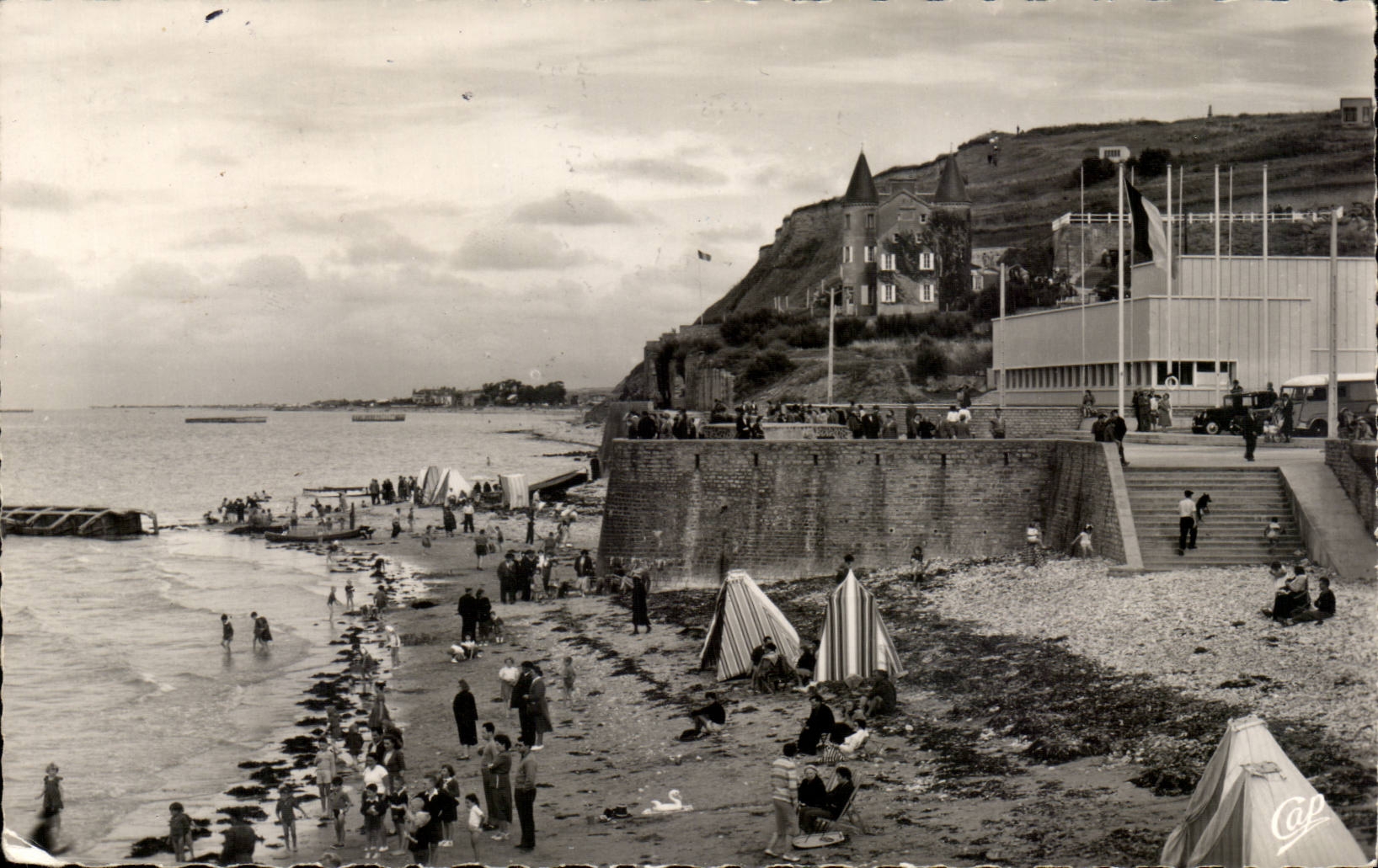 Arromanches les Bains CPA Port de la Liberation La plage vers le musee