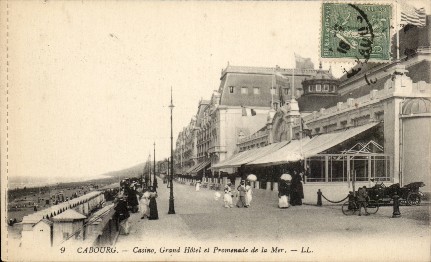 Cabourg CPA grosses Hotel des Kasinos und Weg des Meeres