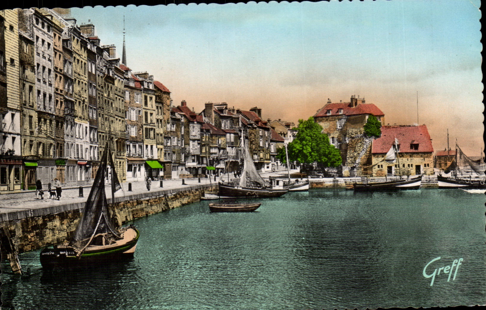 Honfleur CPM le vieux bassin La lieutenance et le quai Sainte Catherine