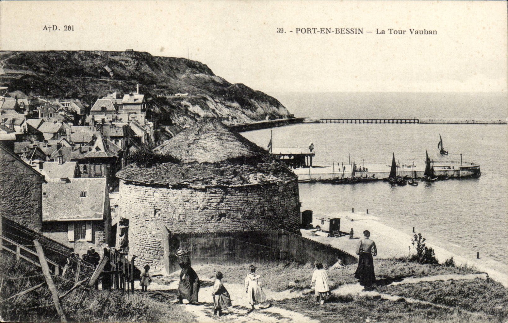 Port in Bessin - the Vauban Tower - CPA